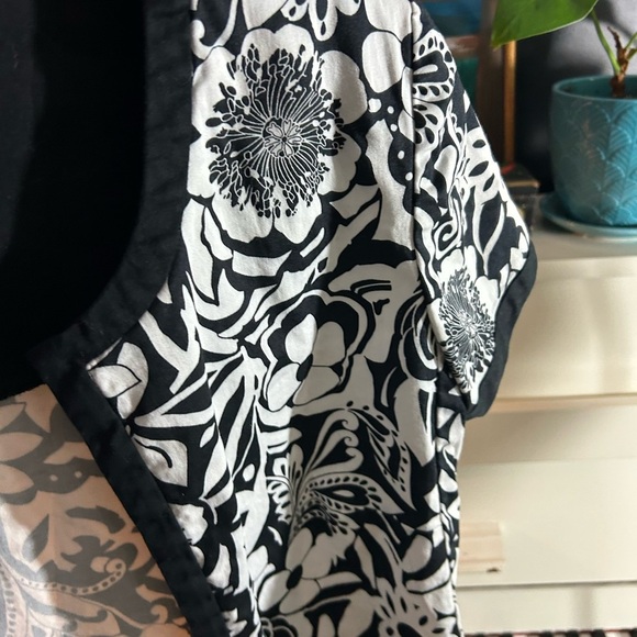 Studio I Monochrome Floral Jacket 14 - Picture 16 of 16